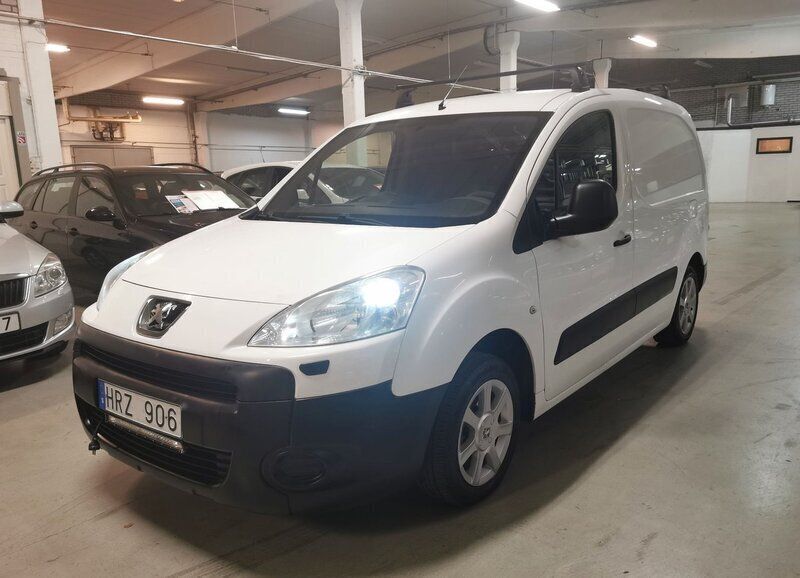 Vit Begagnad 2009 Peugeot Partner Minibuss | 39 900 kr (Marknadspris) - Bild 1/4
