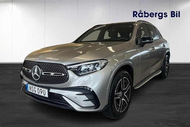 Silver Begagnad 2024 Mercedes GLC300e AMG SUV | 729 800 kr (Marknadspris) - Bild 1/4