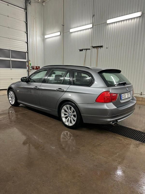 Begagnad BMW 320 184 HK (135 kW) 2012 Kombi