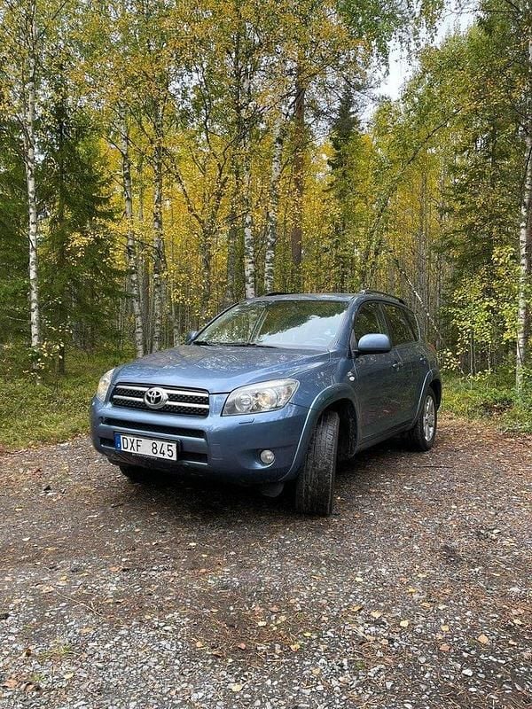 Blå Begagnad 2008 Toyota RAV4 SUV | 46 500 kr (Marknadspris) - Bild 1/4