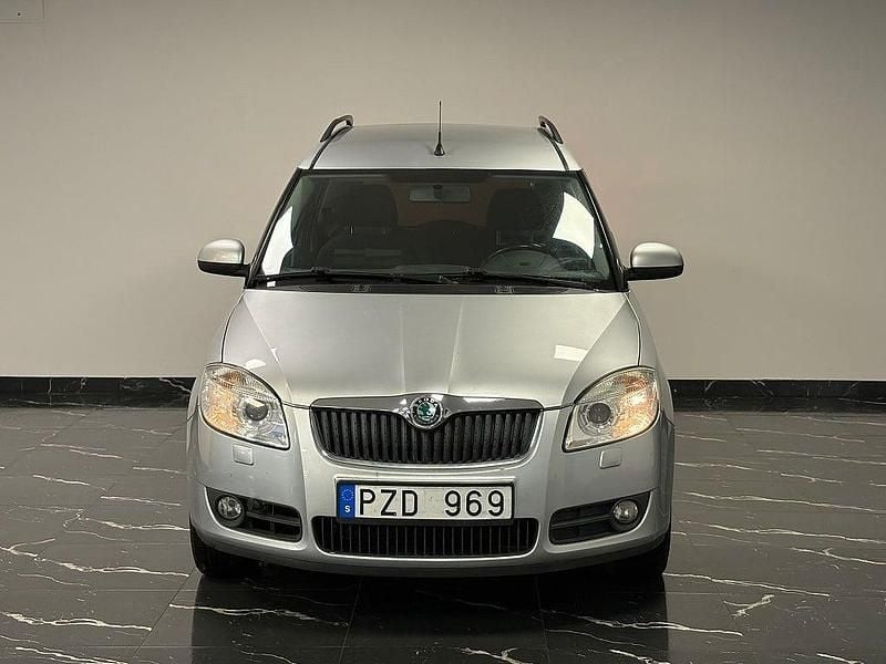 Begagnad Skoda Roomster 105 HK (77 kW) 2008 Silver Minibuss
