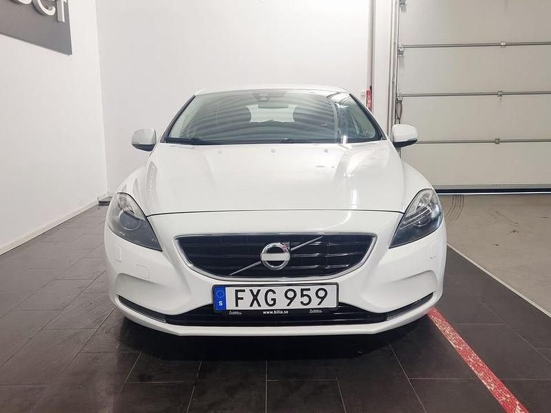 Begagnad Volvo V40 116 HK (85 kW) 2012 Vit Kombi
