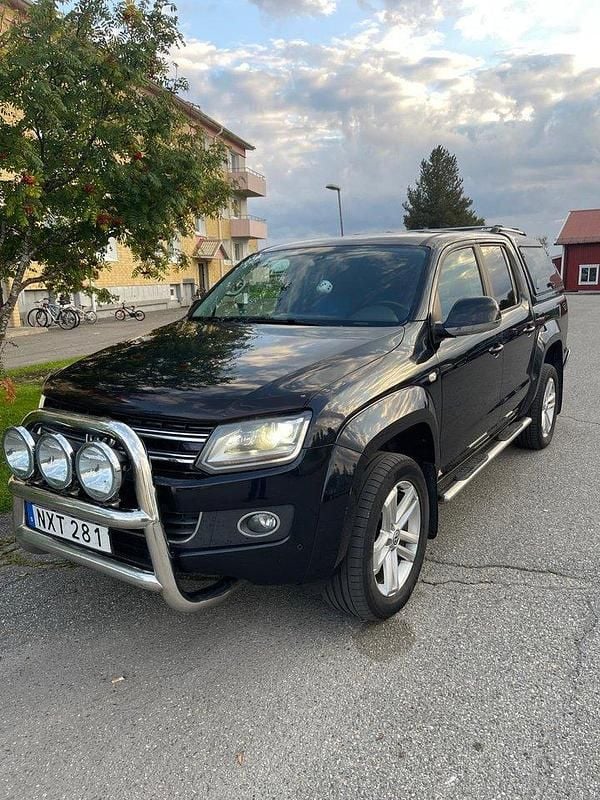 Svart Begagnad 2016 VW Amarok Highline Pickup | 185 000 kr (Marknadspris) - Bild 1/4