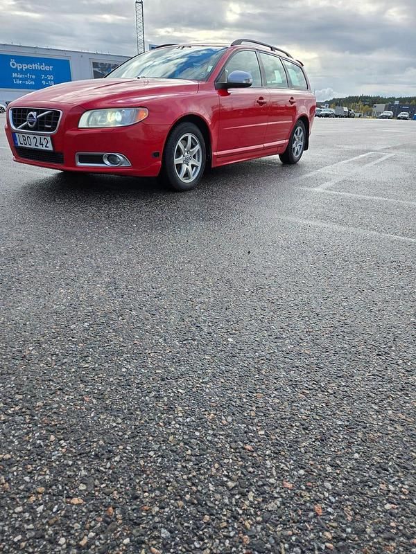 Begagnad 2011 Volvo V70 Kombi | 50 000 kr (Bra pris) - Bild 1/4