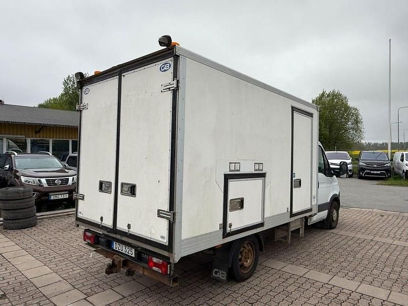 Begagnad Iveco Daily 146 HK (107 kW) 2015 Vit Van