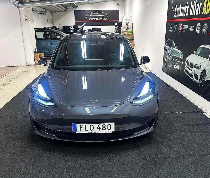 Begagnad Tesla Model 3 Long Range AWD 339 kW (462 HK) 2019 Grå Sedan