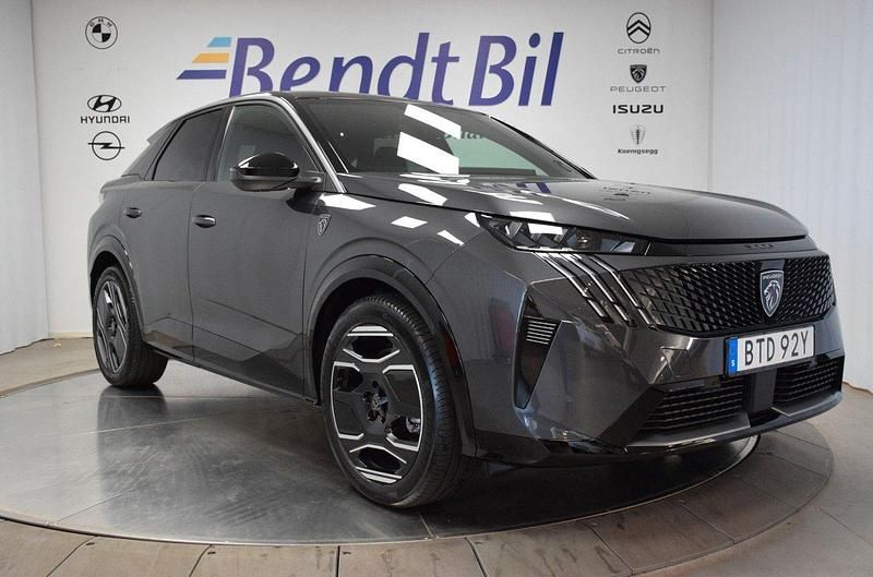 Grå Begagnad 2024 Peugeot e-3008 GT SUV | 458 500 kr (Superpris) - Bild 1/4