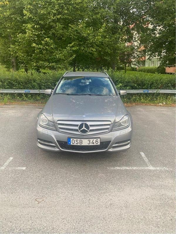 Silver Begagnad 2012 Mercedes C180 Kombi | 100 000 kr (Marknadspris) - Bild 1/4