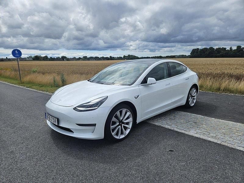 Vit Begagnad 2020 Tesla Model 3 Long Range Sedan | 250 000 kr (Marknadspris) - Bild 1/4