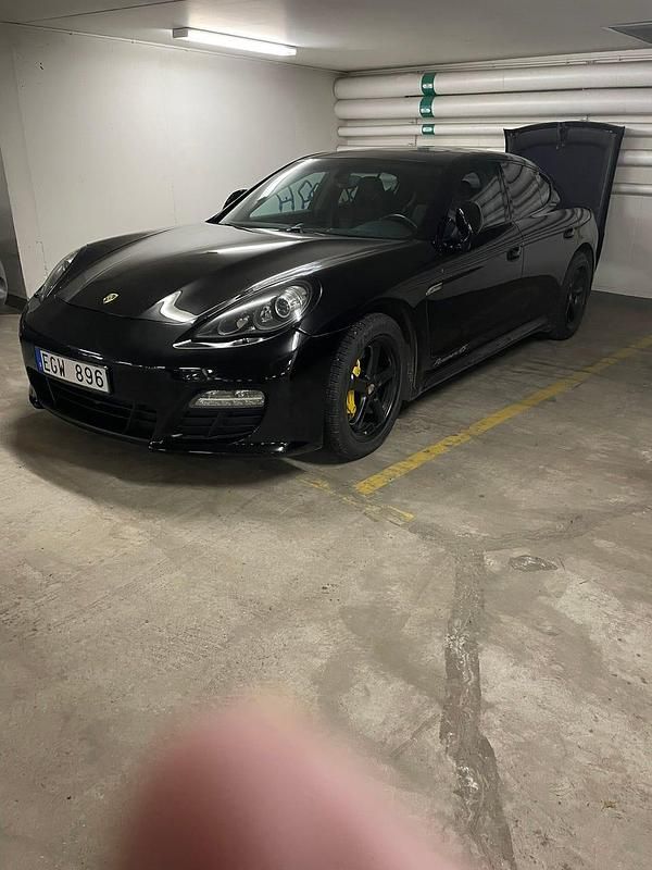 Deep black Begagnad 2011 Porsche Panamera 4S Sedan | 220 000 kr (Superpris) - Bild 1/1