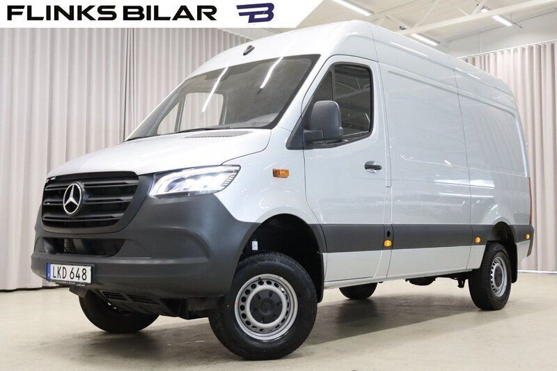 Silver (silver metallic) Begagnad 2024 Mercedes Sprinter Van | 699 900 kr (Superpris) - Bild 1/4