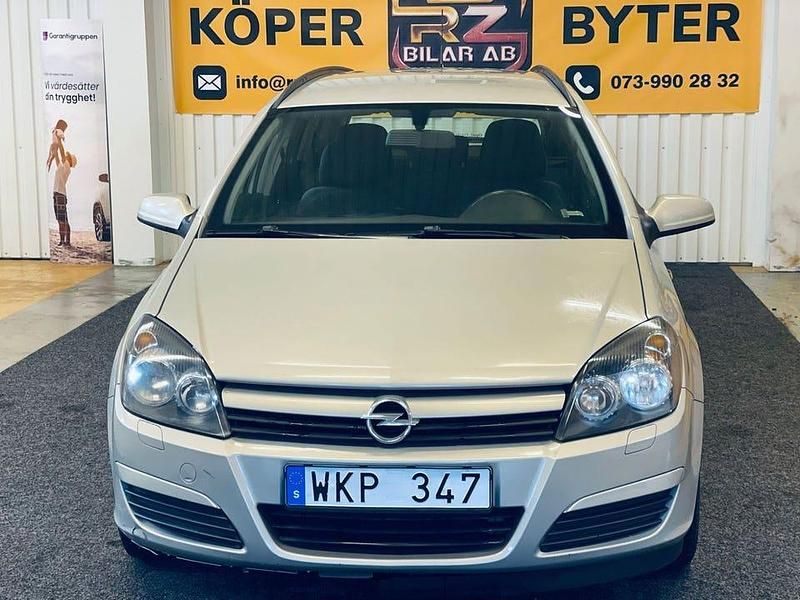 Grå Begagnad 2004 Opel Astra Kombi | 27 900 kr (Marknadspris) - Bild 1/4