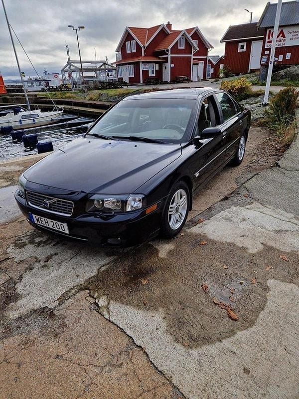 Svart Begagnad 2005 Volvo S80 Executive Sedan | 48 000 kr (Marknadspris) - Bild 1/4