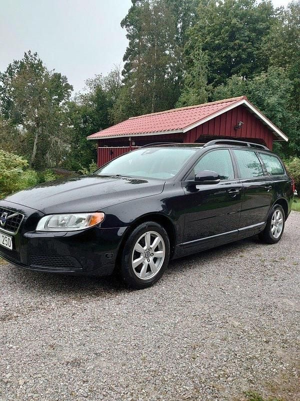 Svart Begagnad 2013 Volvo V70 Kombi | 89 000 kr (Bra pris) - Bild 1/4