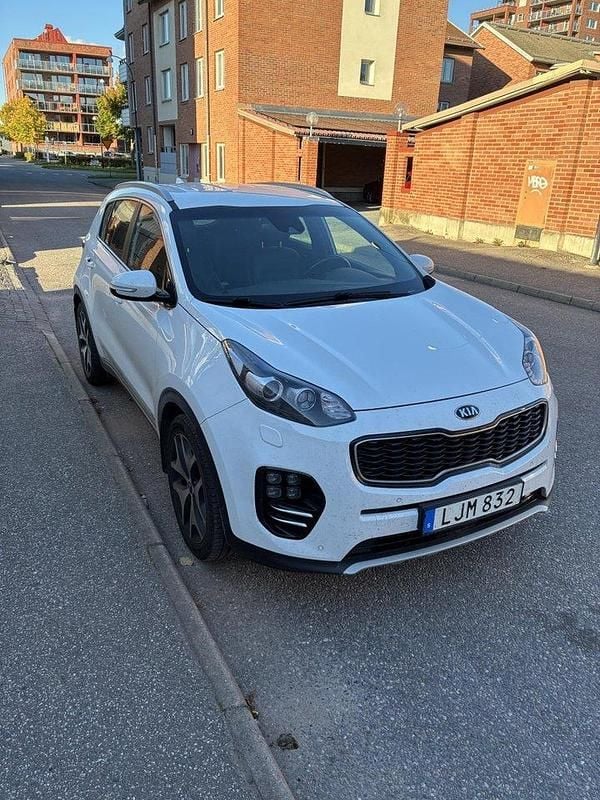 Vit Begagnad 2017 Kia Sportage GT-Line SUV | 205 000 kr (Bra pris) - Bild 1/4