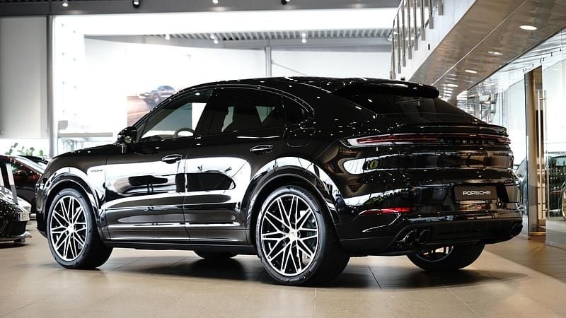 Begagnad Porsche Cayenne 470 HK (345 kW) 2026 Svart SUV