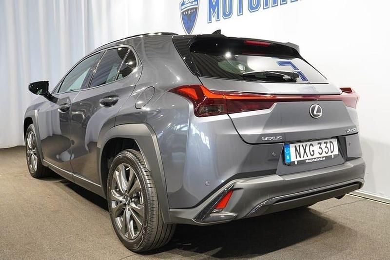 Begagnad Lexus UX 250h Sport Line 187 HK (137 kW) 2023 Grå SUV