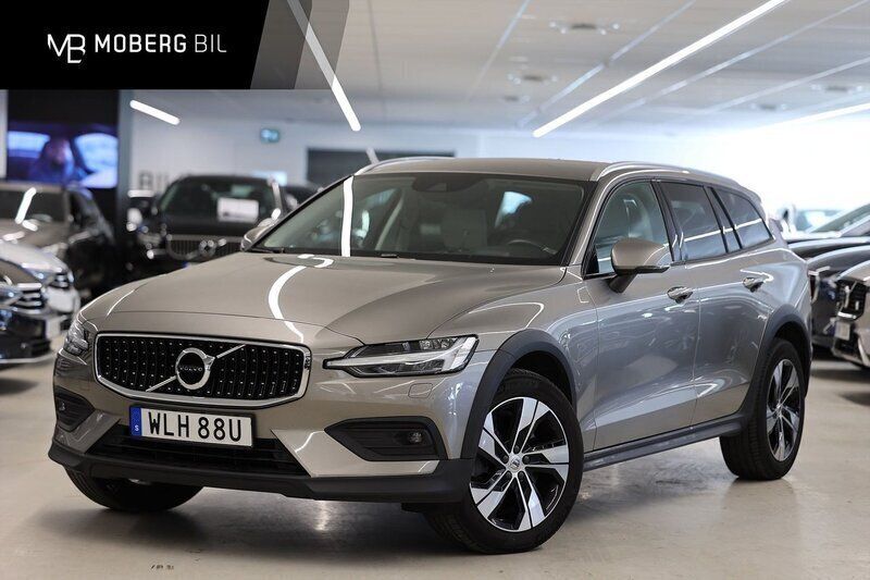 Grå Begagnad 2021 Volvo V60 CC Momentum Kombi | 379 900 kr (Dyr) - Bild 1/3