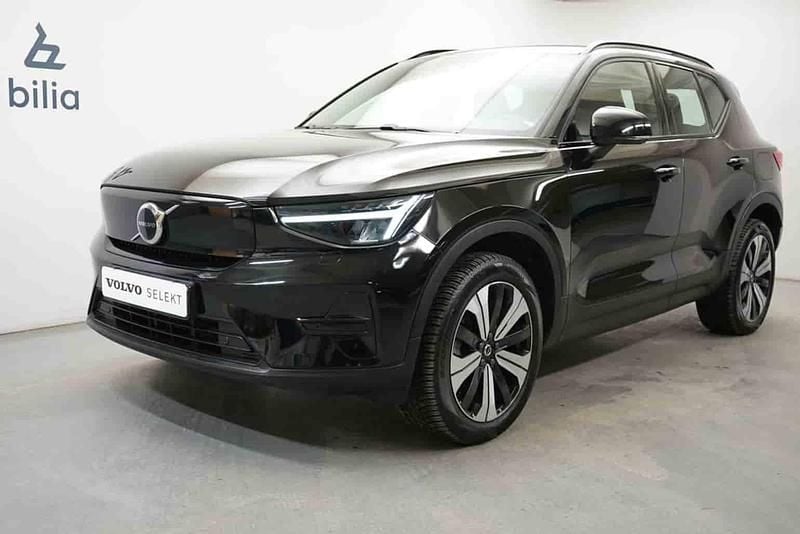 Svart Begagnad 2023 Volvo XC40 SUV | 349 900 kr (Marknadspris) - Bild 1/1
