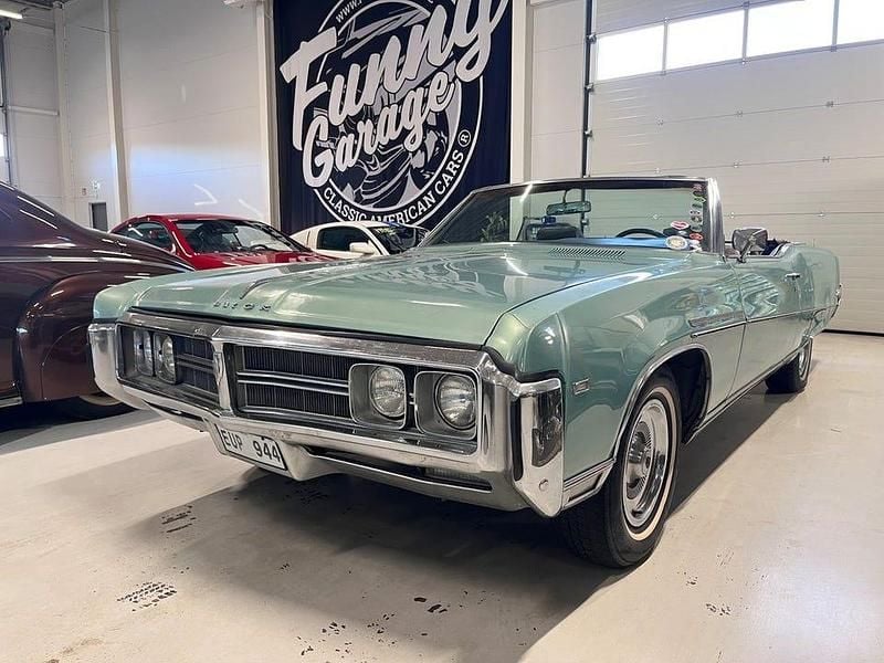 Röd Begagnad 1969 Buick Electra 225 Cab | 149 000 kr - Bild 1/4