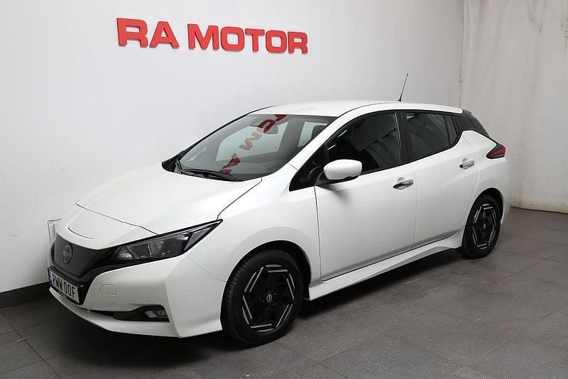 Begagnad Nissan Leaf Acenta 110 kW (150 HK) 2022 Vit Halvkombi