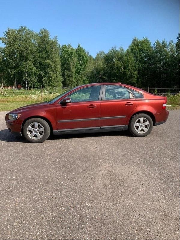 Röd Begagnad 2007 Volvo S40 Kinetic Sedan | 53 000 kr (Marknadspris) - Bild 1/4