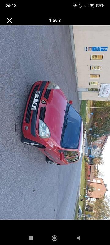 Röd Begagnad 2004 Renault Clio II Halvkombi | 12 000 kr (Marknadspris) - Bild 1/4