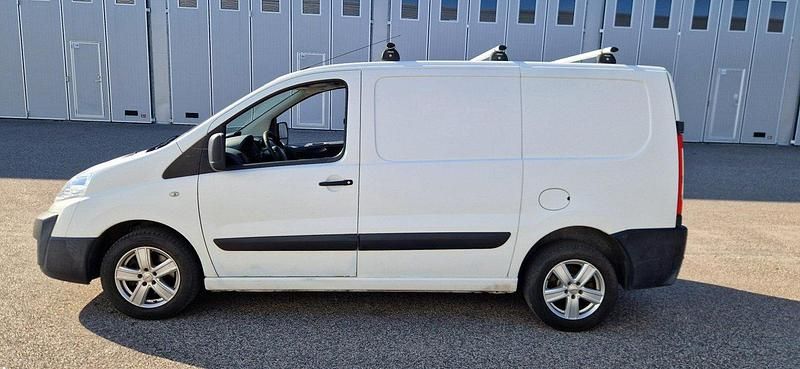 Vit Begagnad 2013 Citroën Jumpy Minibuss | 45 000 kr (Marknadspris) - Bild 1/4