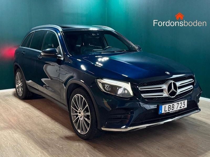 Mörkblå Begagnad 2015 Mercedes GLC220 AMG SUV | 219 800 kr (Marknadspris) - Bild 1/3