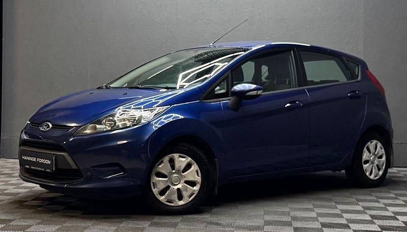Blå Begagnad 2010 Ford Fiesta Trend Halvkombi | 39 900 kr (Marknadspris) - Bild 1/4