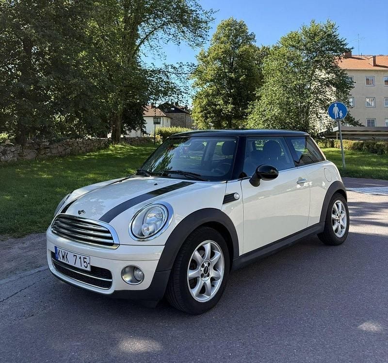 Vit Begagnad 2010 Mini Cooper D Chili Halvkombi | 60 000 kr (Bra pris) - Bild 1/4