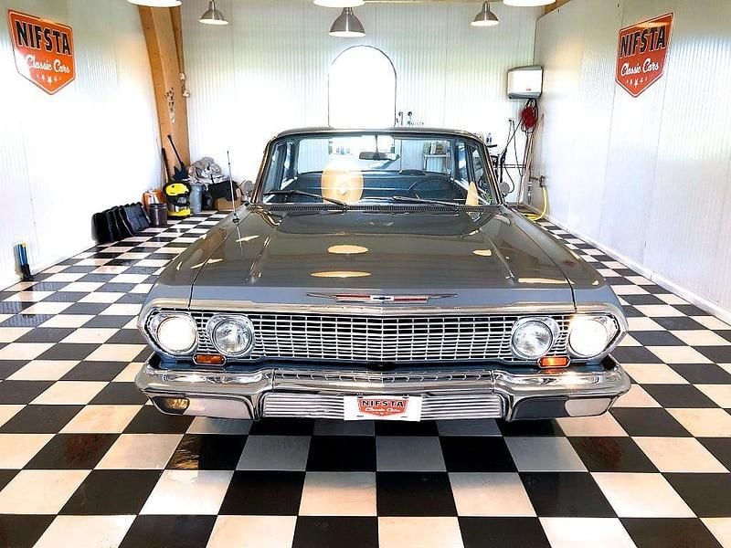 Begagnad Chevrolet Impala 200 HK (147 kW) 1968 Blå Sedan