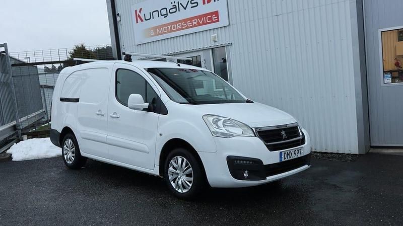 Vit Begagnad 2016 Peugeot Partner Minibuss | 79 500 kr (Bra pris) - Bild 1/4