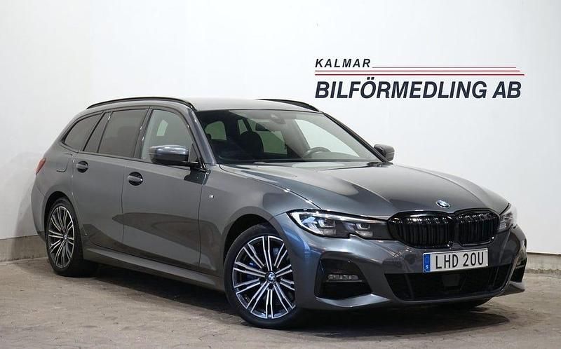 Grå Begagnad 2021 BMW 330 M Sport Kombi | 229 900 kr (Lite dyr) - Bild 1/4