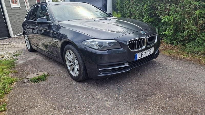 Grå Begagnad 2015 BMW 520 Kombi | 115 000 kr (Bra pris) - Bild 1/4
