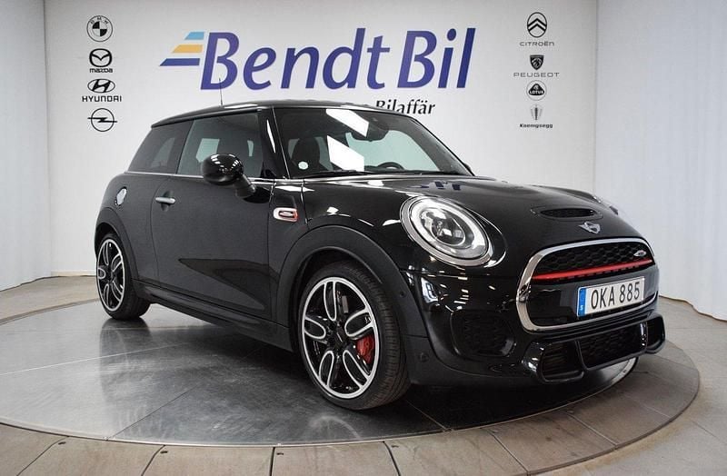 Svart Begagnad 2017 Mini John Cooper Works Halvkombi | 259 500 kr (Superpris) - Bild 1/3