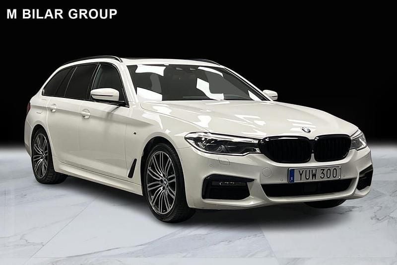 Vit Begagnad 2018 BMW 520 M Sport Kombi | 299 000 kr (Dyr) - Bild 1/4