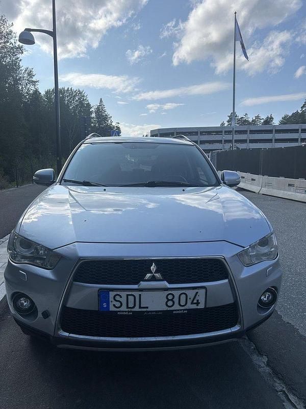 Silver Begagnad 2011 Mitsubishi Outlander SUV | 54 000 kr - Bild 1/4