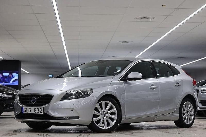 Begagnad Volvo V40 Summum 115 HK (84 kW) 2013 Ljusgrå Sedan