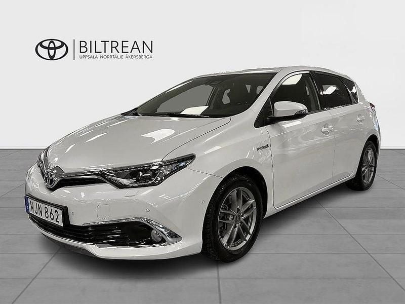 Begagnad Toyota Auris Hybrid Executive 136 HK (100 kW) 2017 Vit Halvkombi