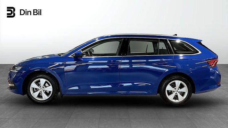 Begagnad Skoda Octavia Ambition 150 HK (110 kW) 2023 Blå Kombi