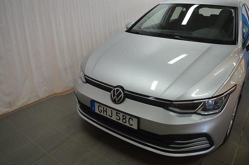 Begagnad VW Golf VIII 116 HK (85 kW) 2020 Silver Halvkombi