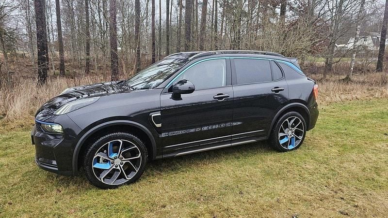Svart Begagnad 2023 Lynk & Co 01 SUV | 309 000 kr (Marknadspris) - Bild 1/4
