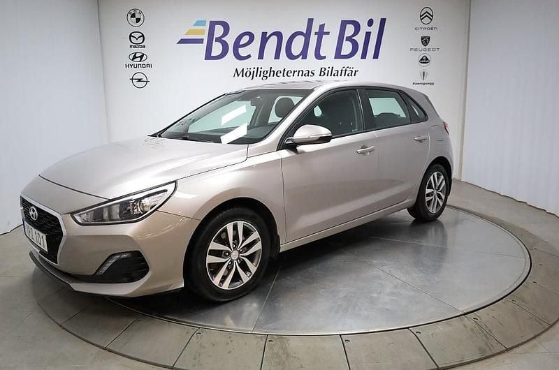 Begagnad Hyundai i30 Trend 120 HK (88 kW) 2018 Brun Halvkombi