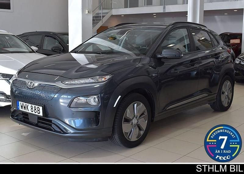 Grå Begagnad 2020 Hyundai Kona Premium SUV | 209 000 kr (Marknadspris) - Bild 1/4