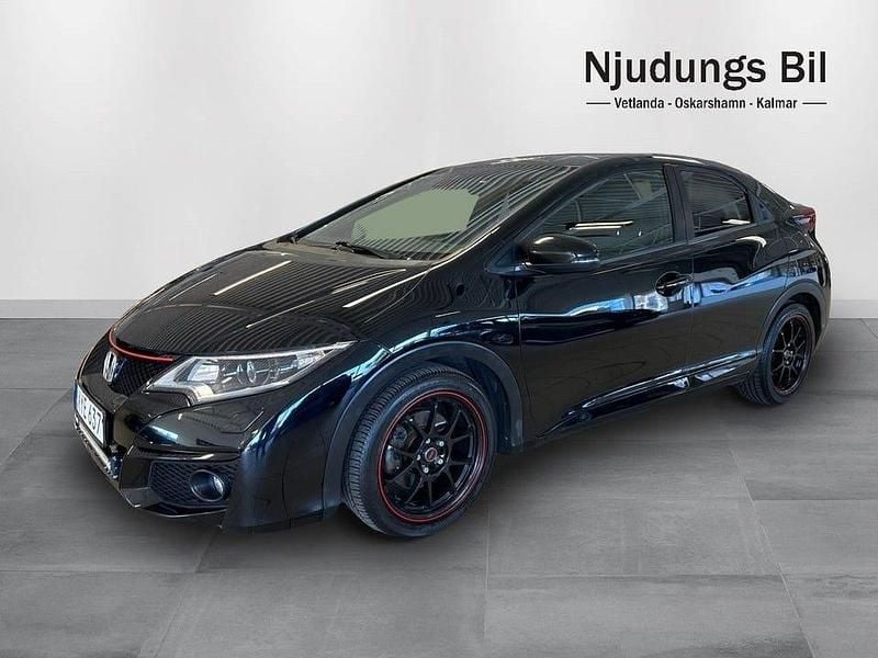Svart Begagnad 2015 Honda Civic Sport Halvkombi | 149 900 kr (Lite dyr) - Bild 1/4
