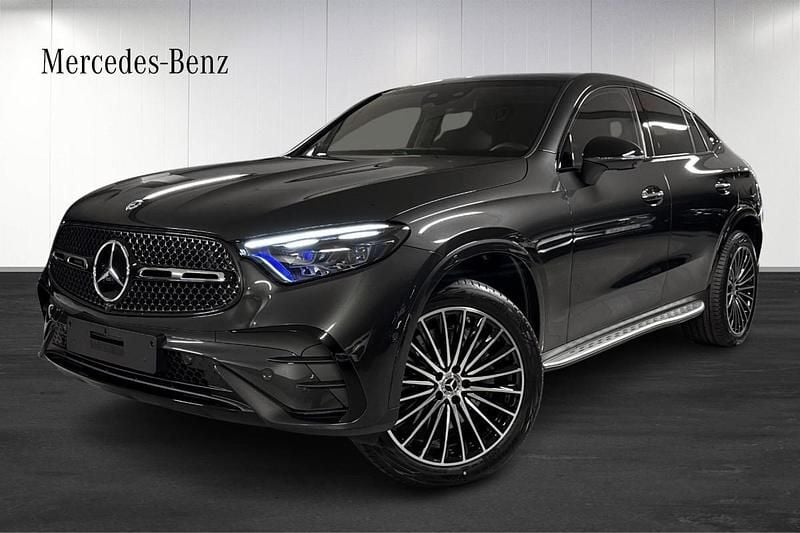 Begagnad 2025 Mercedes GLC300e Premium Sportkupé | 889 900 kr (Dyr) - Bild 1/4