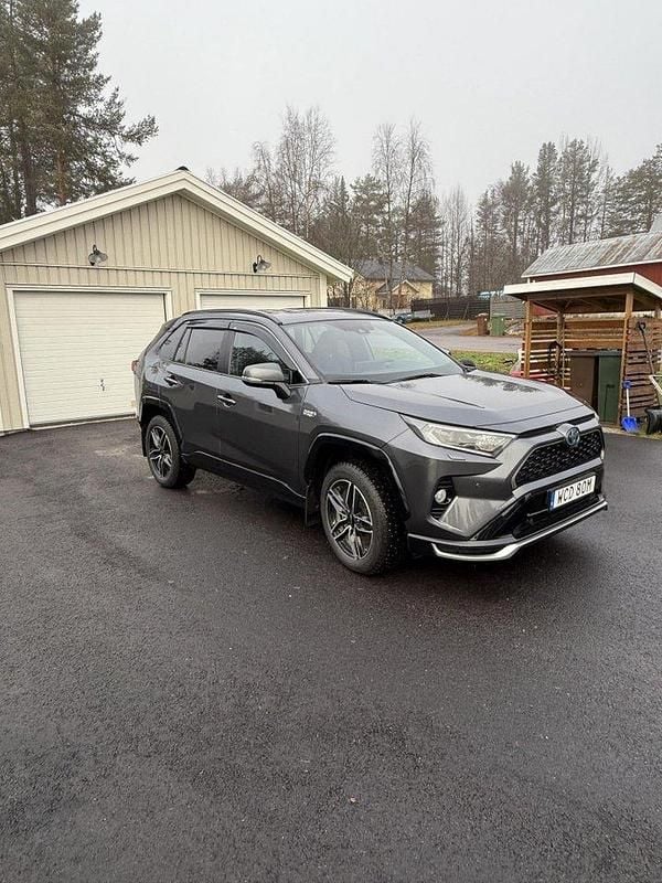 Grå Begagnad 2021 Toyota RAV4 Hybrid Edition SUV | 360 000 kr (Marknadspris) - Bild 1/4