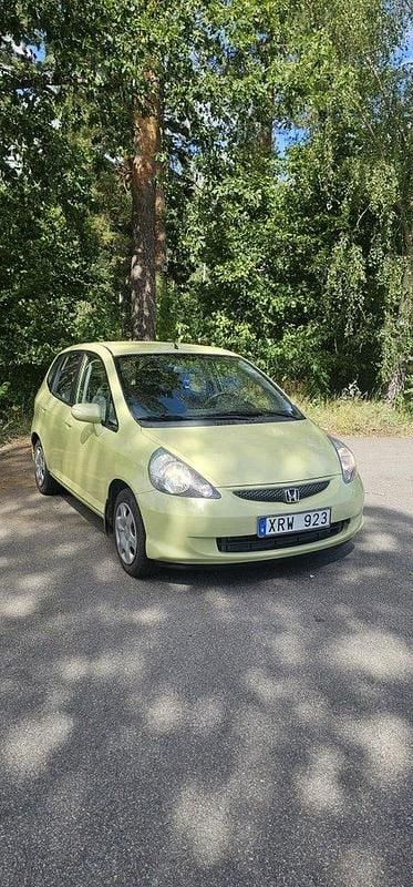 Grön Begagnad 2006 Honda Jazz Halvkombi | 29 900 kr (Lite dyr) - Bild 1/4