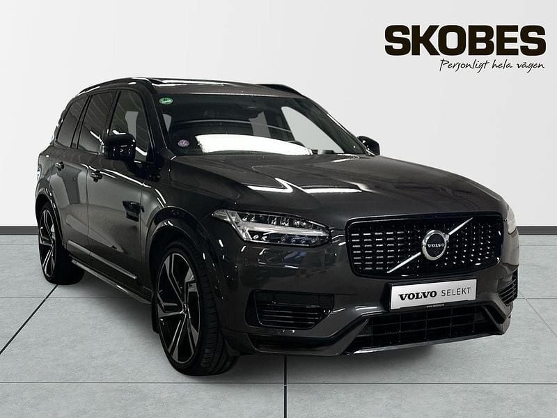 Grå Begagnad 2023 Volvo XC90 Ultimate SUV | 719 000 kr (Marknadspris) - Bild 1/3